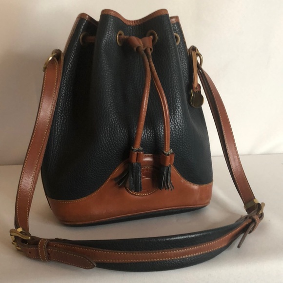 Dooney & Bourke Handbags - Vintage Dooney Bourke bucket bag Purse Leather